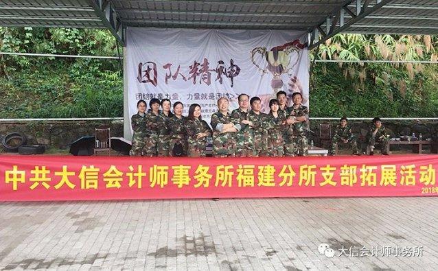 无棣县新海工业园郭庆文一行赴柳堡镇“第一书记”派驻村开展走访慰问活动