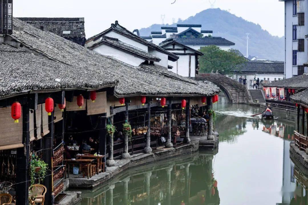 逃离违建房屋5